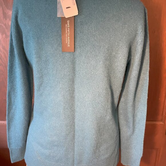 NWT Saks 5th Avenue 100% Cashmere V-neck Sweater Teal Blue Coral - Picture 8 of 10